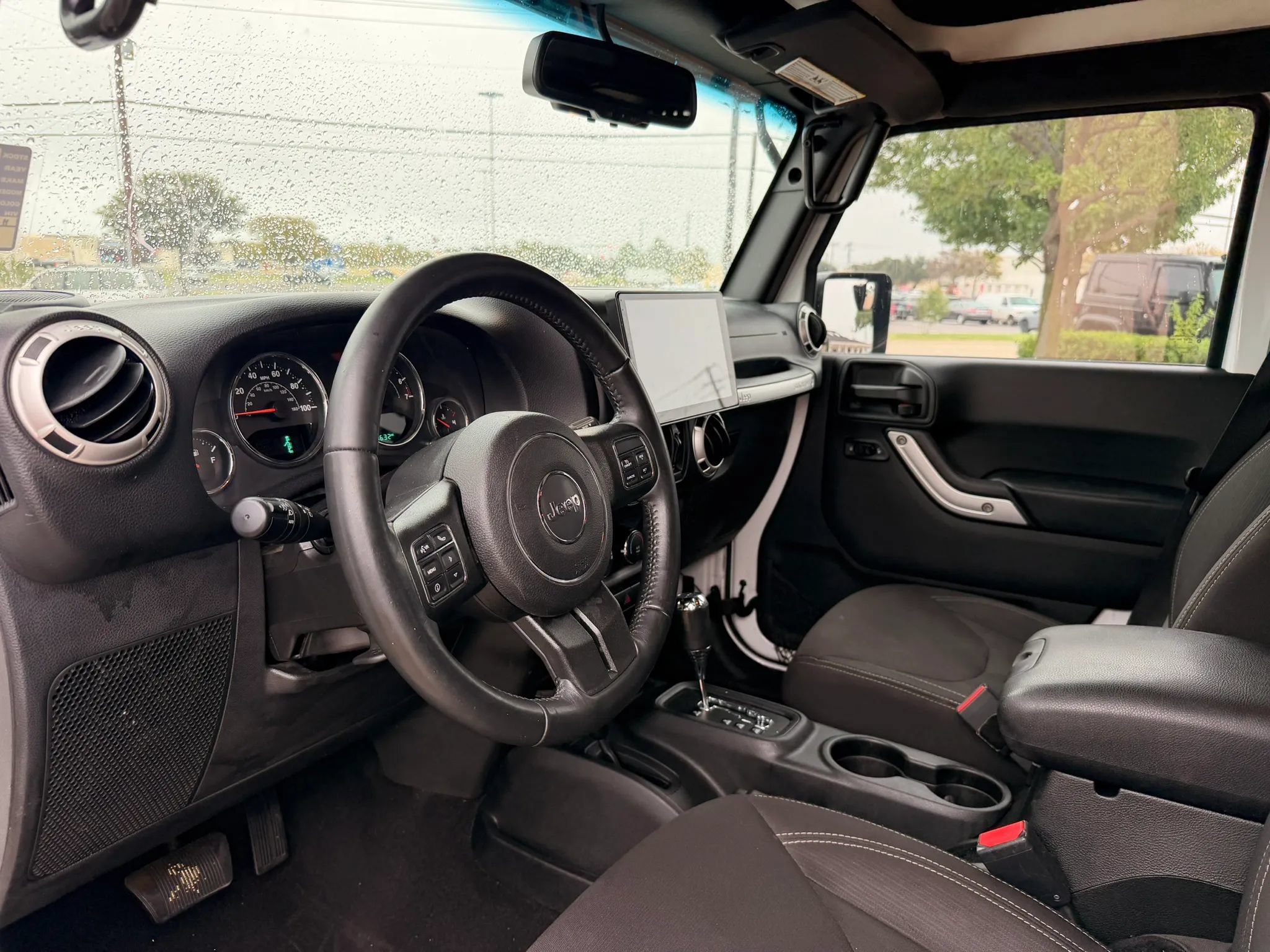 Used 2017 Jeep Wrangler Unlimited Sahara w/ Connectivity Group AWD/4WD image 9