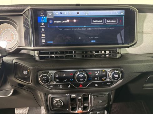 Used 2024 Jeep Gladiator Sport image 15