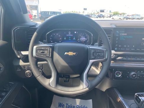 Used 2023 Chevrolet Silverado 1500 LT w/ Z71 Off-Road Package AWD/4WD image 15