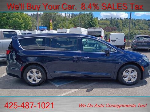 Used 2018 Chrysler Pacifica Touring Plus FWD image 4