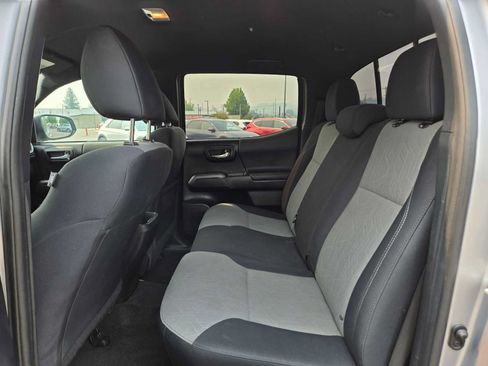 Used 2021 Toyota Tacoma TRD Off-Road AWD/4WD image 18