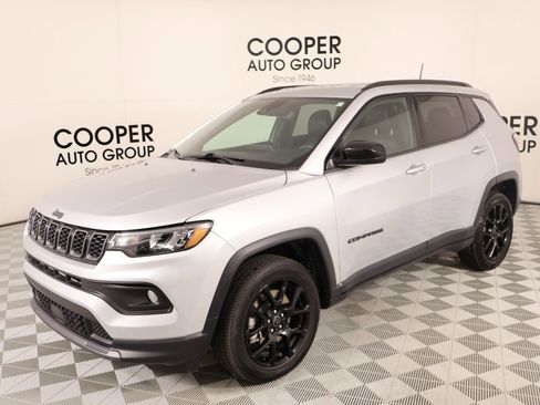 Used 2025 Jeep Compass Latitude w/ Altitude Special Edition AWD/4WD image 10
