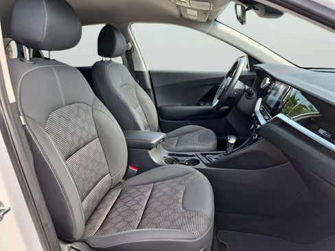 Used 2020 Kia Niro LXS FWD image 38