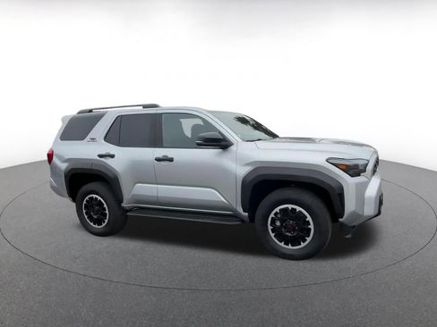 Used 2025 Toyota 4Runner TRD Off-Road image 2