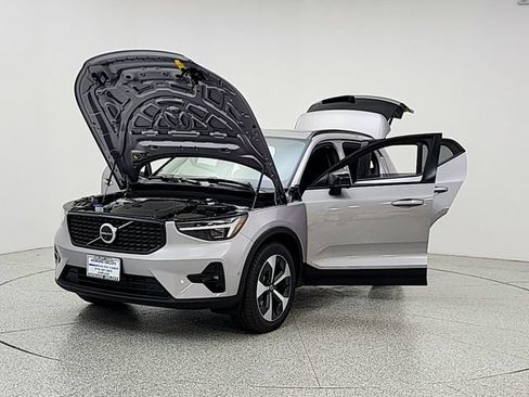 New 2026 Volvo XC40 B5 Plus w/ Climate Package AWD/4WD image 9
