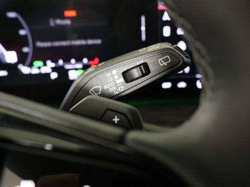 Used 2025 Audi Q5 Premium w/ Convenience Package image 29