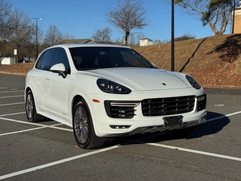 Used 2016 Porsche Cayenne GTS image 16