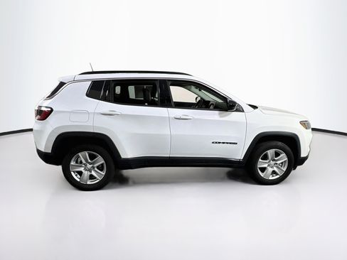 Used 2022 Jeep Compass Latitude w/ Convenience Group AWD/4WD image 4