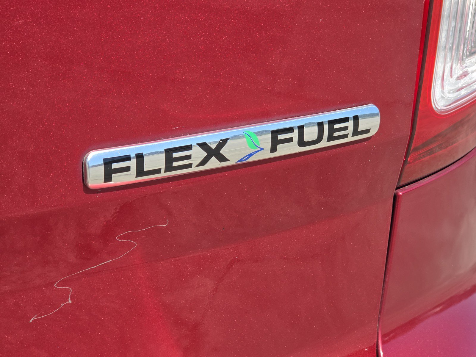 Used 2015 Ford Explorer XLT w/ Equipment Group 202B FWD image 9