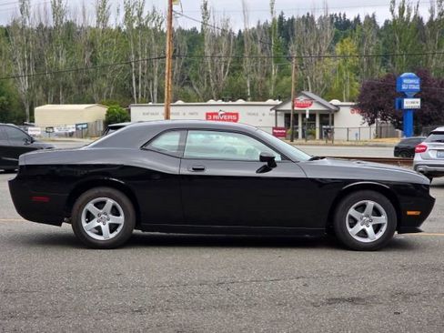 Used 2010 Dodge Challenger SE image 8