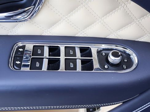 Certified 2021 Bentley Bentayga image 14