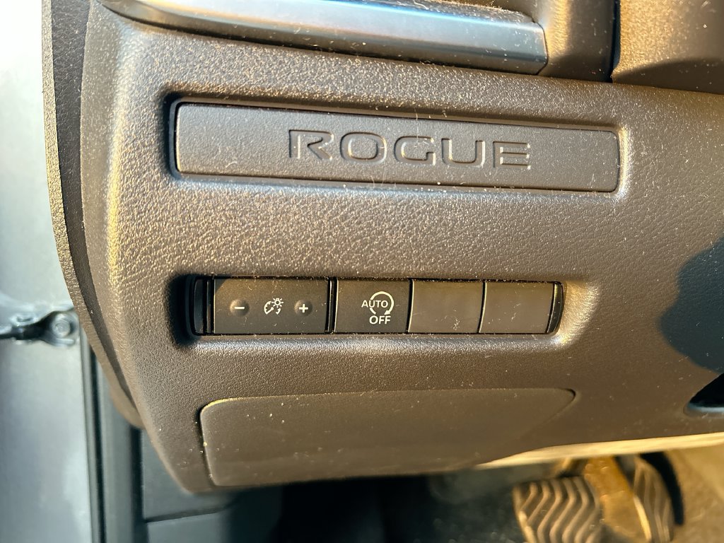 Used 2023 Nissan Rogue S FWD image 13