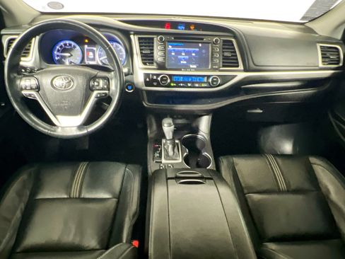 Used 2018 Toyota Highlander SE FWD image 29