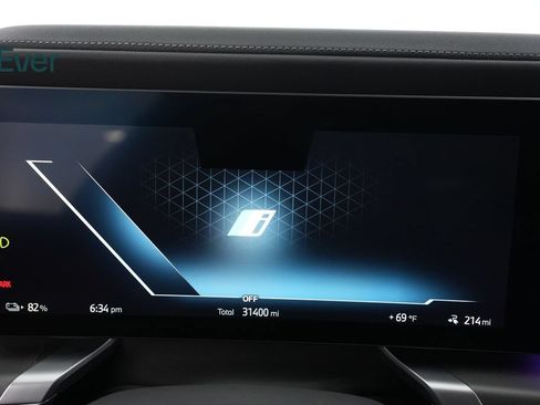 Used 2023 BMW i7 xDrive60 AWD/4WD image 7