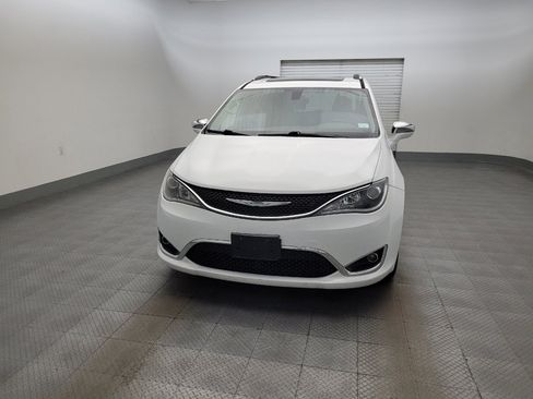 Used 2017 Chrysler Pacifica Limited FWD image 15