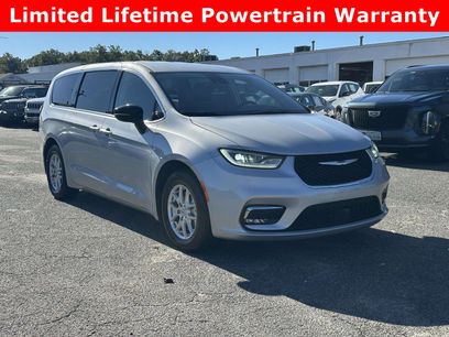 Used 2024 Chrysler Pacifica Touring-L