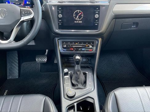 Used 2022 Volkswagen Tiguan SE image 7