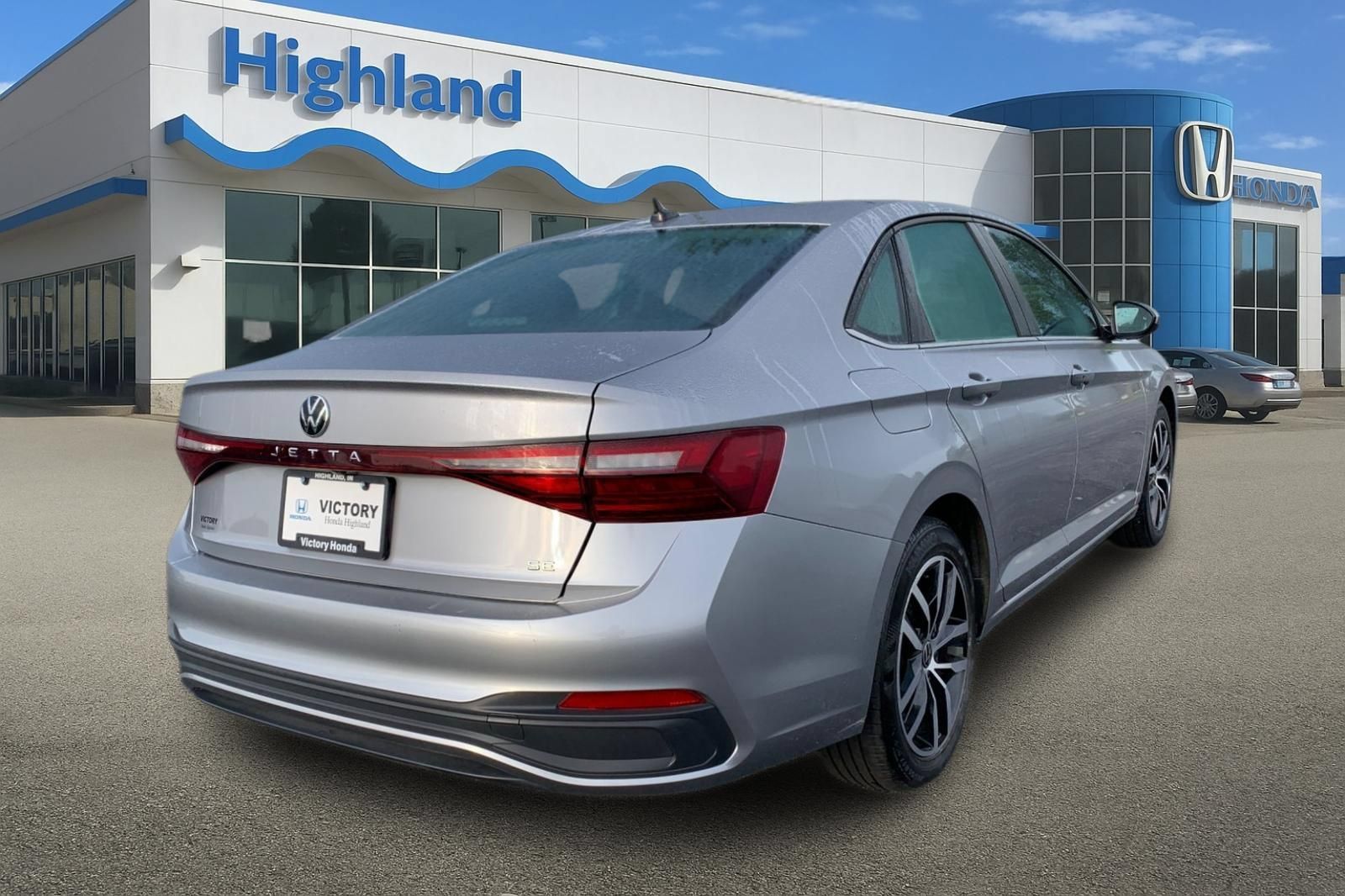 Used 2025 Volkswagen Jetta SE FWD image 5