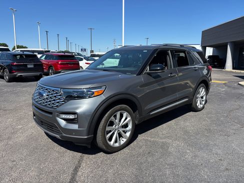 Used 2023 Ford Explorer Platinum w/ Technology Package AWD/4WD image 3