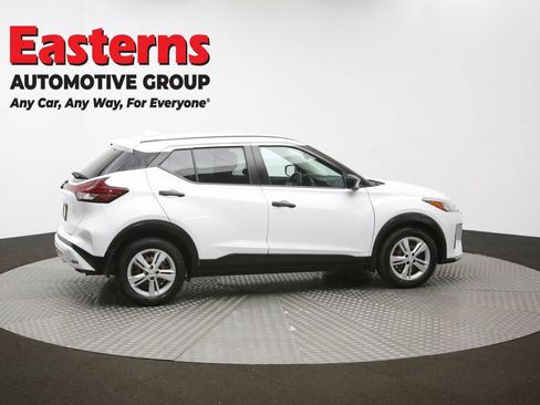 Used 2021 Nissan Kicks S image 40