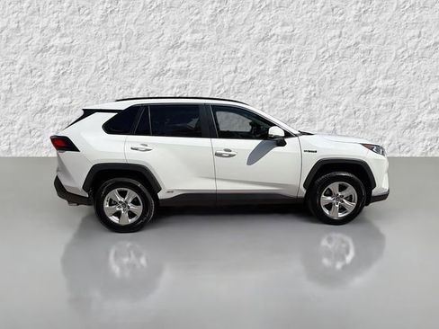 Used 2021 Toyota RAV4 XLE image 2