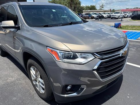 Used 2019 Chevrolet Traverse LT FWD image 2