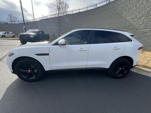 Used 2019 Jaguar F-PACE Premium image 4