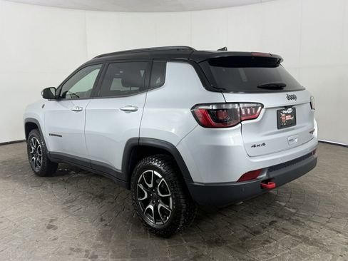 Used 2025 Jeep Compass Trailhawk AWD/4WD image 5