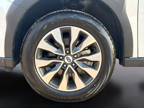 Used 2025 Subaru Outback Limited AWD/4WD image 33
