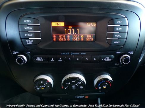 Used 2015 Kia Soul FWD image 34