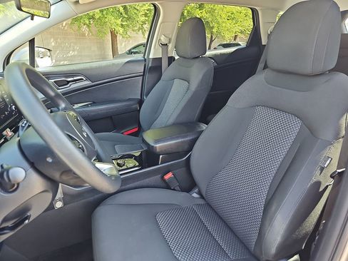 Used 2025 Kia Sportage LX image 14