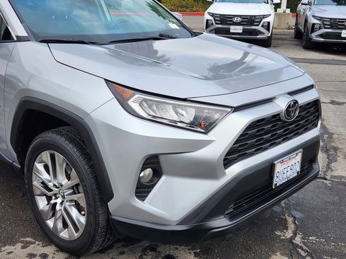 Used 2021 Toyota RAV4 XLE Premium image 17