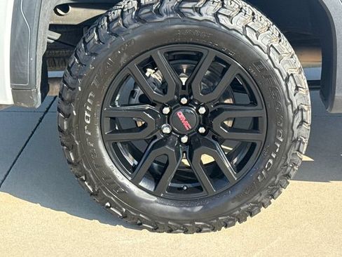 Used 2023 GMC Sierra 1500 Elevation w/ Preferred Package RWD image 10