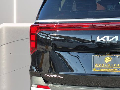 New 2026 Kia Carnival EX image 30