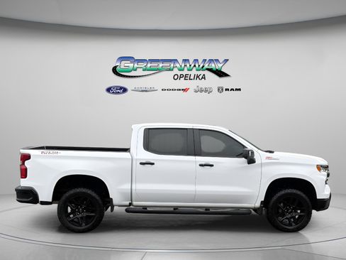 Used 2025 Chevrolet Silverado 1500 LT Trail Boss w/ LT Trail Boss Premium Package AWD/4WD image 16