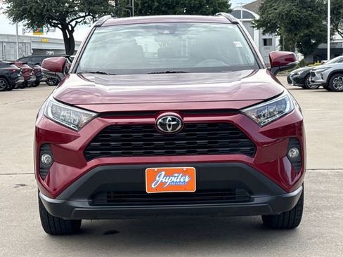 Used 2020 Toyota RAV4 XLE Premium FWD image 9
