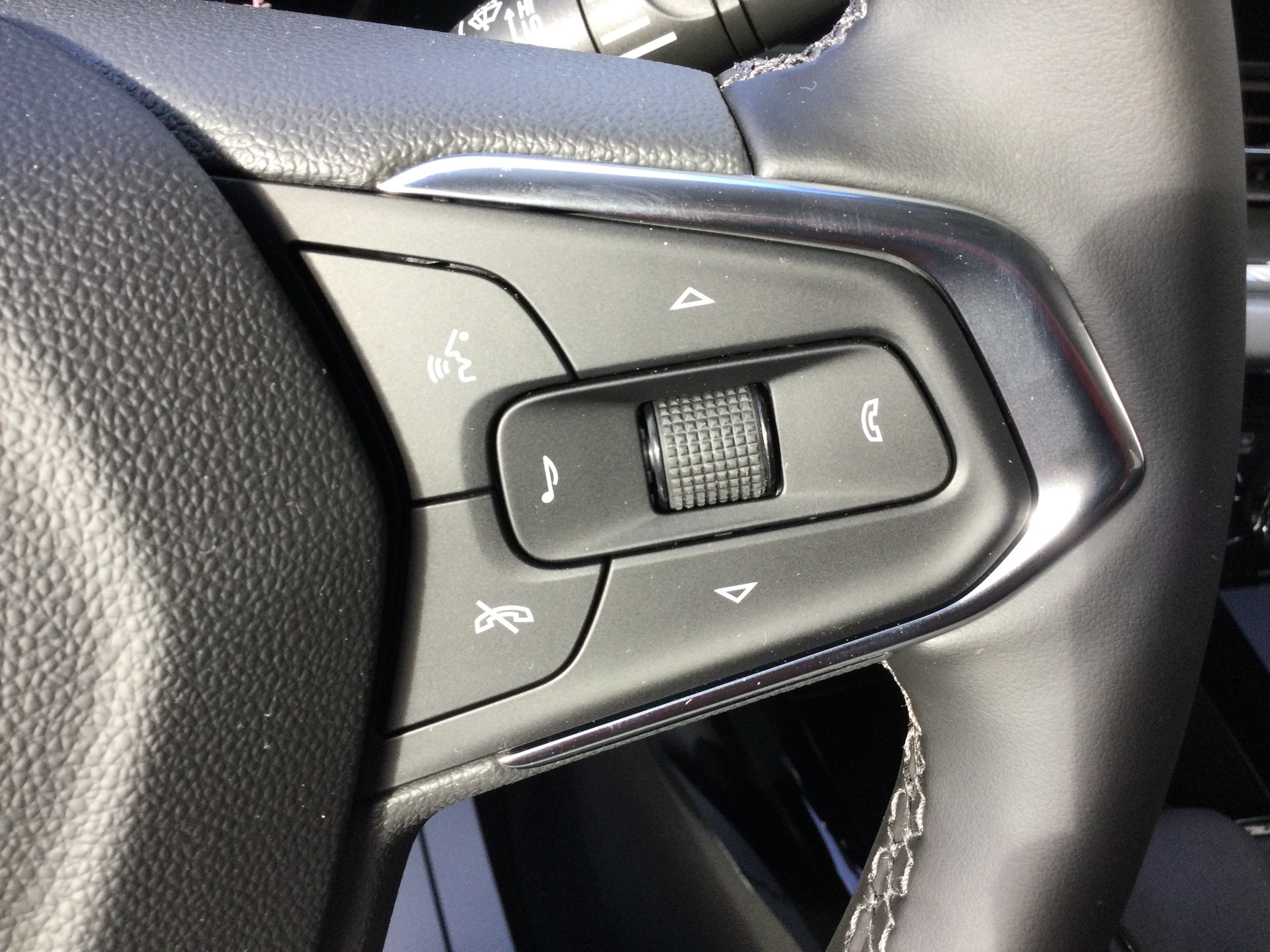New 2026 Chevrolet Trax LT w/ LT Convenience Package FWD image 13