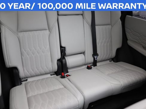 Used 2025 Mitsubishi Outlander AWD image 8