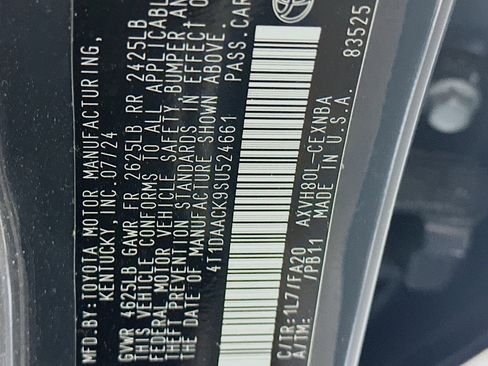 Used 2025 Toyota Camry LE image 12