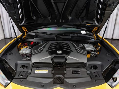 Used 2024 Lamborghini Urus S image 6