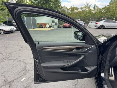 Used 2019 BMW 530i xDrive w/ M Sport Package AWD/4WD image 6