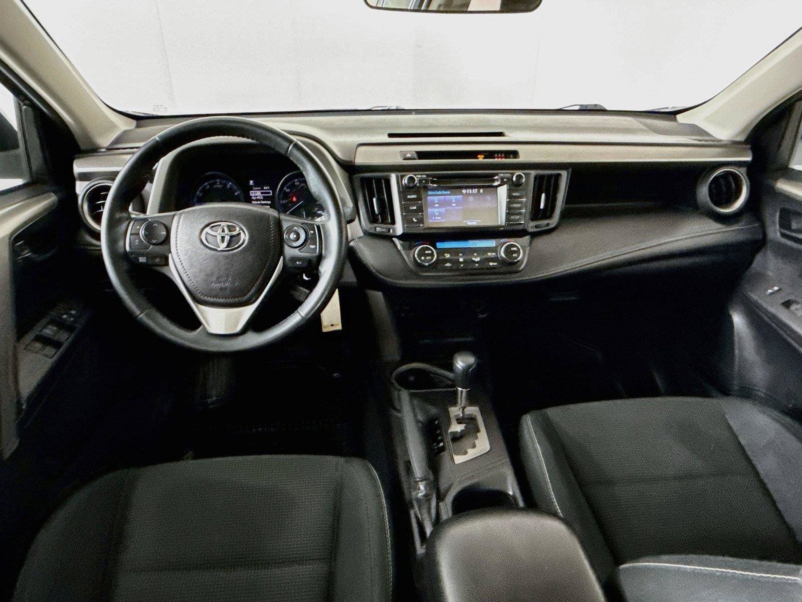 Used 2018 Toyota RAV4 XLE AWD/4WD image 30