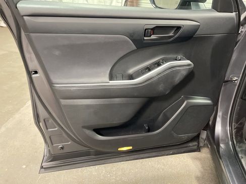 Used 2024 Toyota Highlander XLE image 23