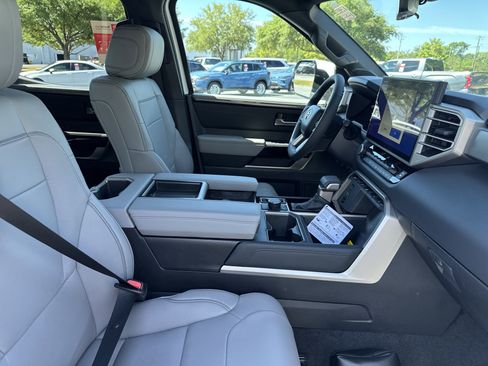 New 2026 Toyota Tundra Limited AWD/4WD image 32