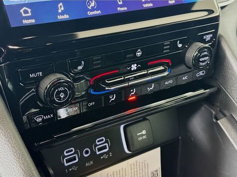 New 2025 Jeep Grand Cherokee L Limited image 16