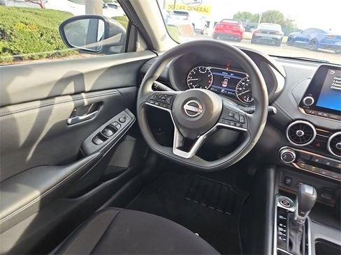 Used 2025 Nissan Sentra SV image 8