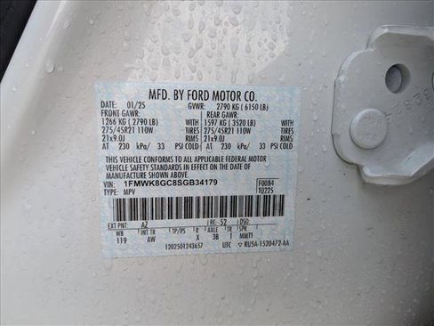 Used 2025 Ford Explorer ST image 18