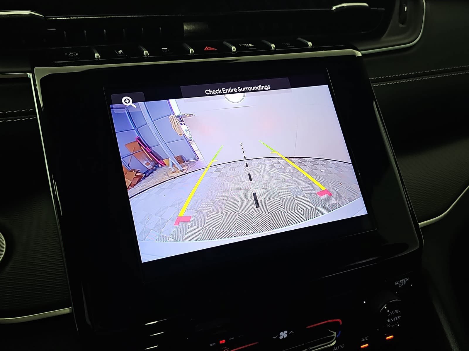 Used 2025 Jeep Grand Cherokee Laredo RWD image 21