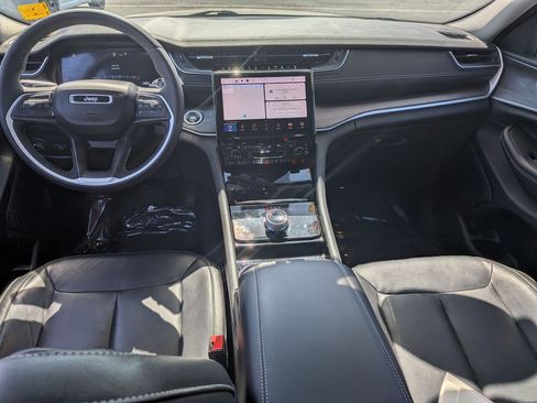 Used 2023 Jeep Grand Cherokee L Limited w/ Black Appearance Package image 23