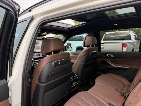 Used 2024 BMW X7 xDrive40i w/ M Sport Package AWD/4WD image 12